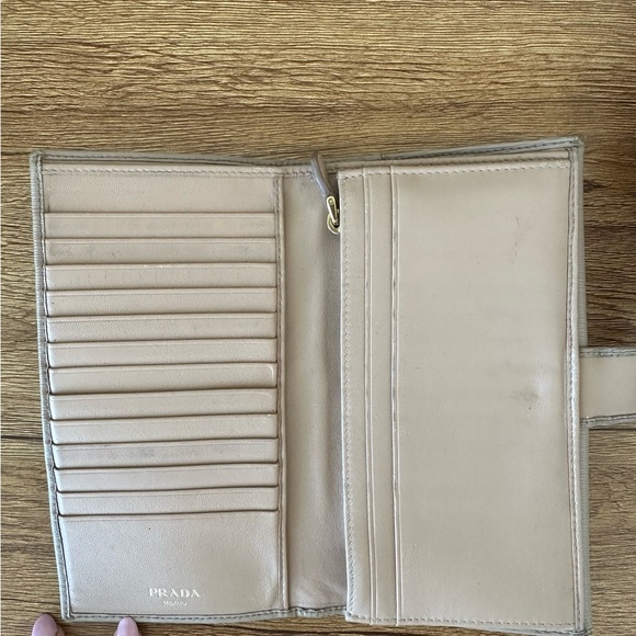 Authentic Prada Saffiano leather wallet - Picture 4 of 4